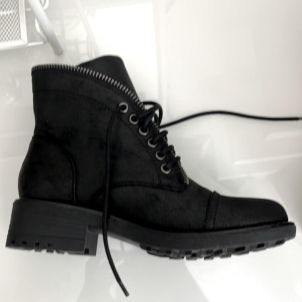 Simone Carlos Boots